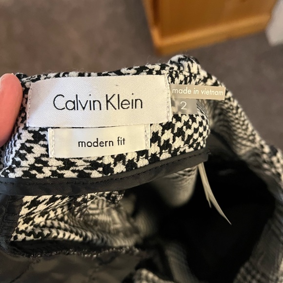 Calvin Klein Women’s Modern Fit size 2 black and white plaid/checkered - Picture 5 of 6